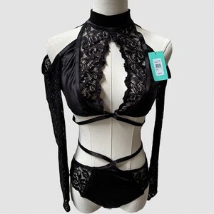 NWT Frederick’s of Hollywood Lola Valentina Bra Set in Black